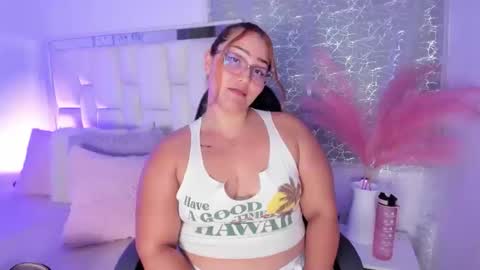 Snapshot of leahbarker chatting on May 30, 2:19 am Leah online show from May 30, 2:19 am