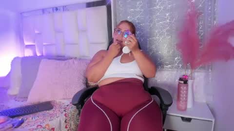 Snapshot of leahbarker chatting on June 22, 3:08 am Leah online show from June 22, 3:08 am
