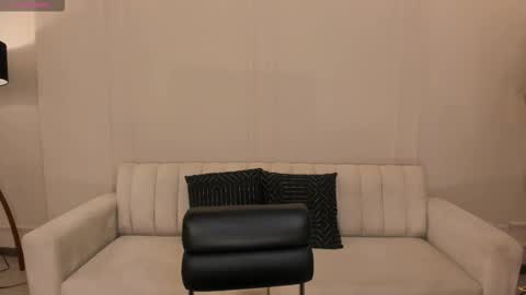 leahnovac online show from December 21, 11:39 am