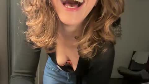 Leah Sparkles online show from March 19, 1:26 pm