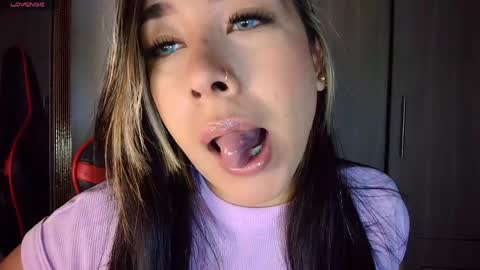Snapshot of leahtemptation chatting on April 11, 12:09 pm leah online show from April 11, 12:09 pm