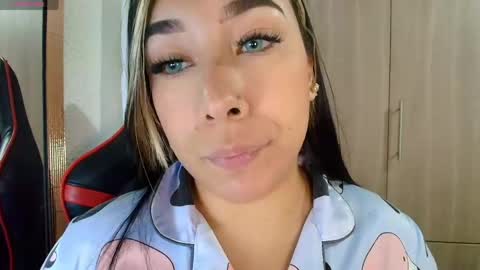 Snapshot of leahtemptation chatting on April 14, 3:07 pm leah online show from April 14, 3:07 pm