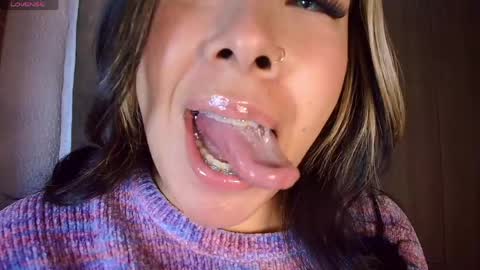 Snapshot of leahtemptation chatting on April 18, 9:02 am leah online show from April 18, 9:02 am