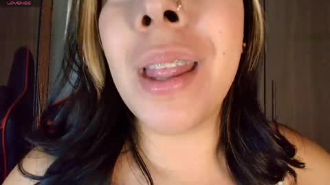 Snapshot of leahtemptation chatting on April 19, 8:46 am leah online show from April 19, 8:46 am