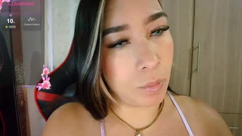 Snapshot of leahtemptation chatting on April 23, 9:08 am leah online show from April 23, 9:08 am