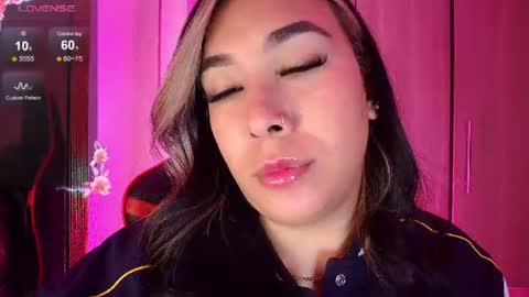 Snapshot of leahtemptation chatting on June 29, 7:25 am leah online show from June 29, 7:25 am