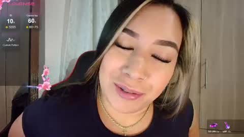 Snapshot of leahtemptation chatting on July 12, 9:11 am leah online show from July 12, 9:11 am