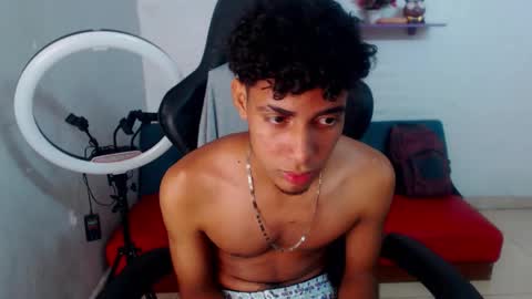 Snapshot of leam_1 chatting on November 13, 7:24 pm leam_1 online show from November 13, 7:24 pm