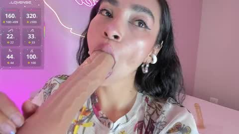 Snapshot of leamonroe__ chatting on May 29, 10:19 pm Hey Im Lea online show from May 29, 10:19 pm