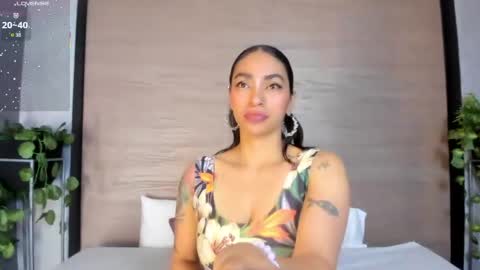 Snapshot of leamonroe__ chatting on June 8, 12:27 pm Hey Im Lea online show from June 8, 12:27 pm