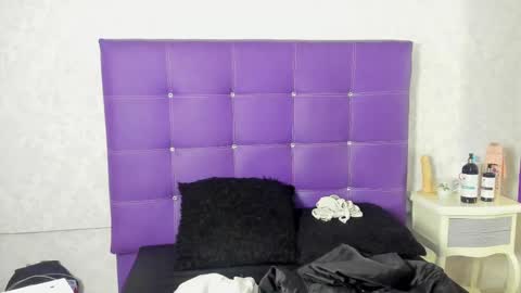 leamoreau__ online show from October 9, 12:03 pm