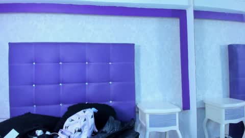 leamoreau__ online show from October 11, 12:04 pm