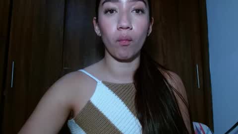 Snapshot of leanaalhub chatting on March 2, 3:45 am leanaalhub online show from March 2, 3:45 am