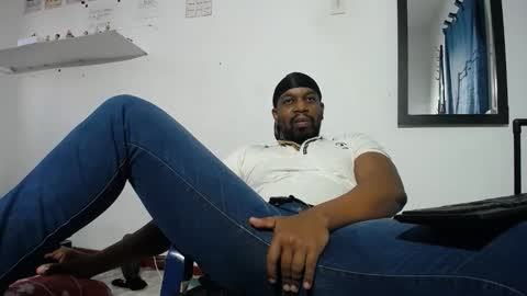 Snapshot of leandrohurtado69 chatting on May 15, 10:28 pm Latino hot online show from May 15, 10:28 pm