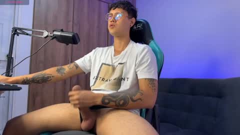 leaneseb online show from April 25, 1:52 pm