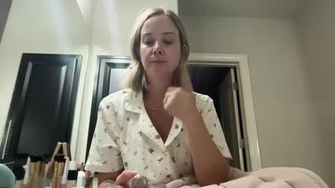 leanneluxecouple online show from October 27, 10:41 am