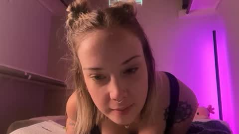 leanneluxecouple online show from February 15, 1:52 pm