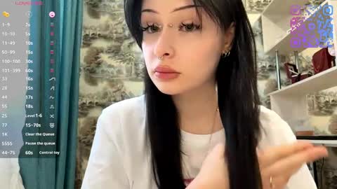 Kiki online show from May 9, 3:17 pm