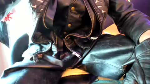 leatherdude69 online show from February 4, 3:04 pm