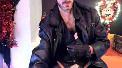 leatherdude69 online show from February 12, 6:51 am