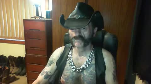 leathergreaser online show from April 1, 8:28 pm