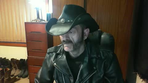 leathergreaser online show from April 12, 8:03 pm