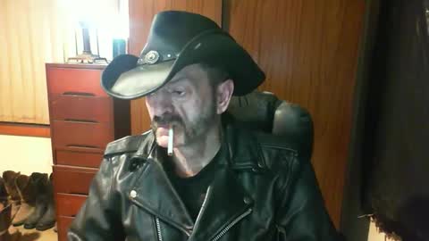 leathergreaser online show from April 15, 7:43 pm