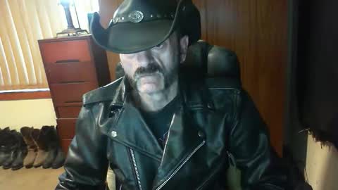 leathergreaser online show from April 27, 8:51 pm