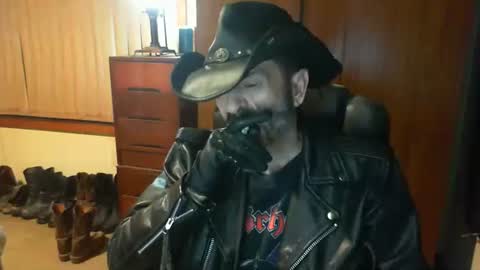 leathergreaser online show from April 30, 7:42 pm