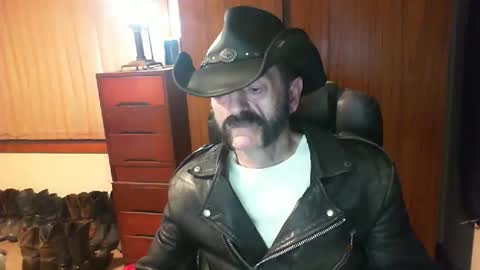 leathergreaser online show from May 22, 7:41 pm