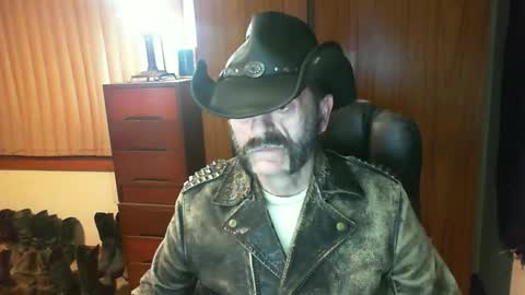leathergreaser online show from May 28, 8:28 pm