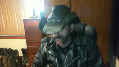 leathergreaser online show from May 29, 8:51 pm