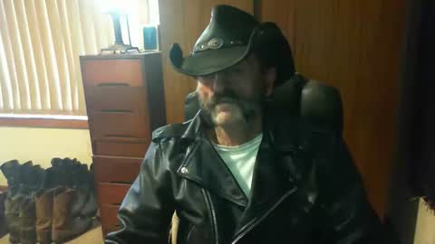 leathergreaser online show from June 11, 12:32 am