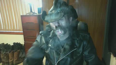 leathergreaser online show from June 15, 9:28 pm