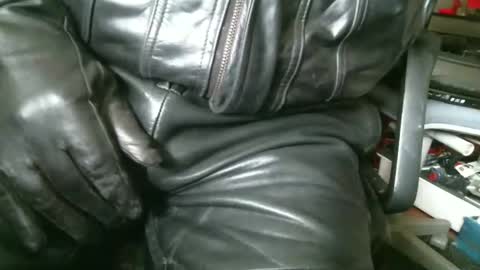 Snapshot of leathermotocross001 chatting on May 17, 2:24 pm Leathermotocross online show from May 17, 2:24 pm