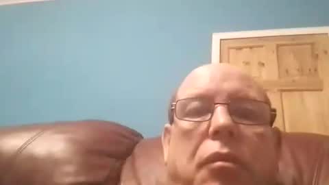 Snapshot of leatherpants68 chatting on November 16, 9:31 pm leatherpants68 online show from November 16, 9:31 pm