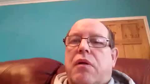 Snapshot of leatherpants68 chatting on December 15, 12:31 pm leatherpants68 online show from December 15, 12:31 pm