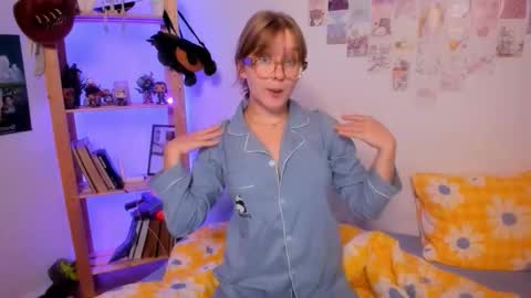 Ellie online show from September 22, 8:11 pm