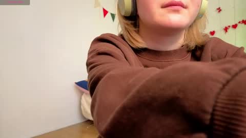 Ellie online show from April 23, 6:36 am