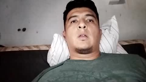 Snapshot of leche_dura122 chatting on December 29, 6:05 pm leche_dura122 online show from December 29, 6:05 pm