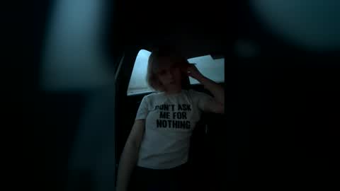 Snapshot of lee_sky chatting on June 10, 12:11 am I am Melisa. Im new here. This is my first day online show from June 10, 12:11 am