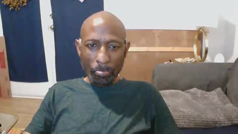 Snapshot of leeguy_hugedick chatting on May 18, 6:19 am Ebony DeafGuy online show from May 18, 6:19 am