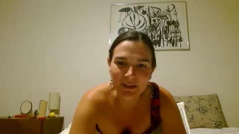 Snapshot of leelaluna chatting on June 5, 3:24 am leela luna online show from June 5, 3:24 am