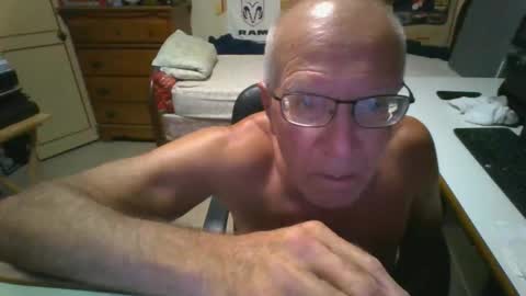 leezamm1132 online show from May 2, 3:33 am
