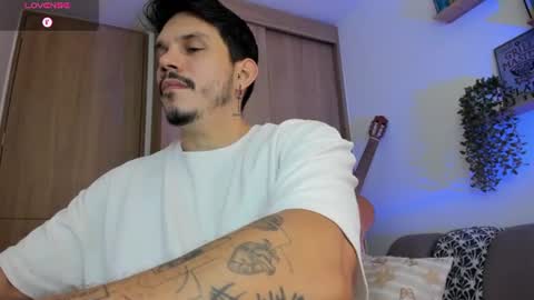 Snapshot of legolas_15 chatting on July 17, 5:51 pm Alejandro online show from July 17, 5:51 pm