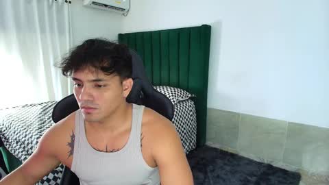  Lei  online show from February 5, 6:40 am