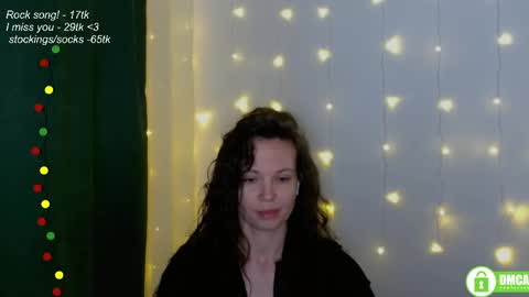 Snapshot of leia_bell chatting on April 12, 7:19 pm hey Im Leia and I love rock online show from April 12, 7:19 pm