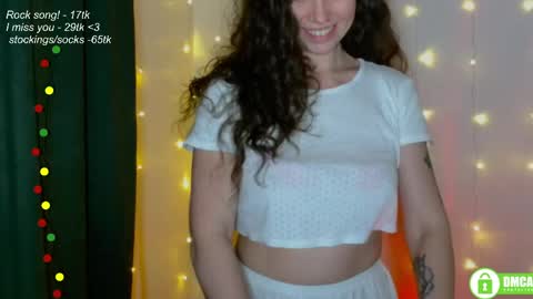 Snapshot of leia_bell chatting on April 24, 7:38 pm hey Im Leia and I love rock online show from April 24, 7:38 pm