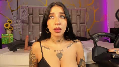 Snapshot of leiawong chatting on January 6, 10:24 am Leia online show from January 6, 10:24 am