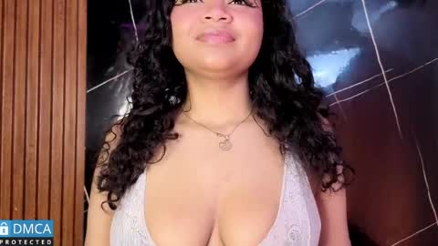 Snapshot of leidy_morales_ chatting on May 15, 11:06 am Leidy online show from May 15, 11:06 am